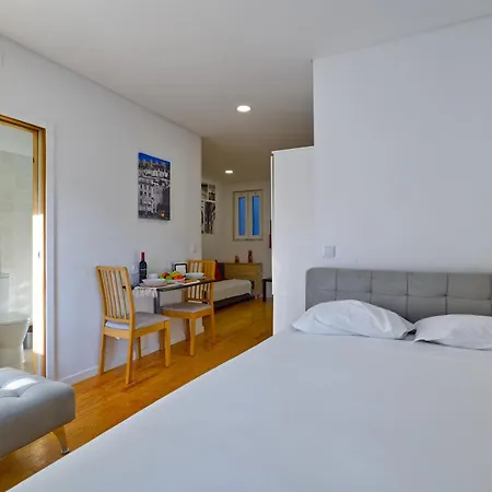 Purple Break Apartment Lisbon